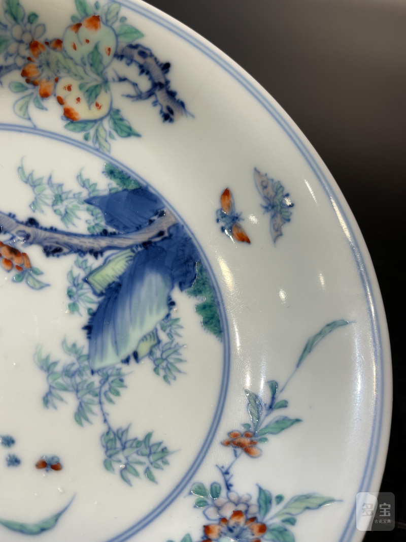 清康熙 斗彩蝶恋花瑞果纹盘 - 图8